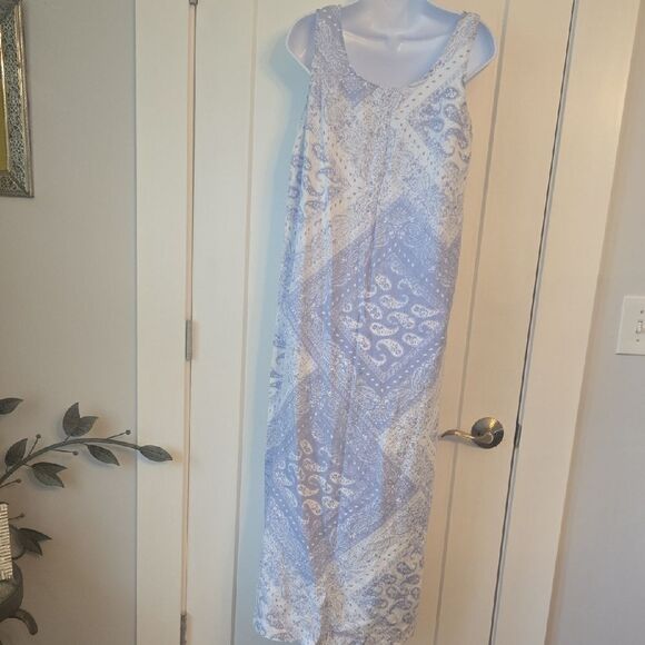Elegant Blue And White Paisley Button Up Maxi Dress - Picture 3 of 3